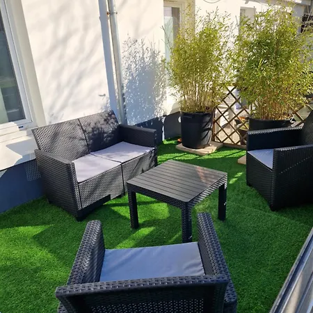 A 200m De La Avec Parking Gratuit Et Terrasse *