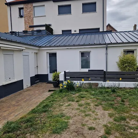A 200m De La Avec Parking Gratuit Et Terrasse Apartment *