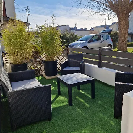 Apartment A 200m De La Avec Parking Gratuit Et Terrasse