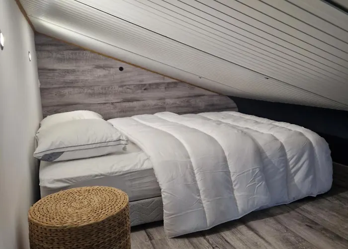 à 200m De La Avec Parking Gratuit Et Terrasse *