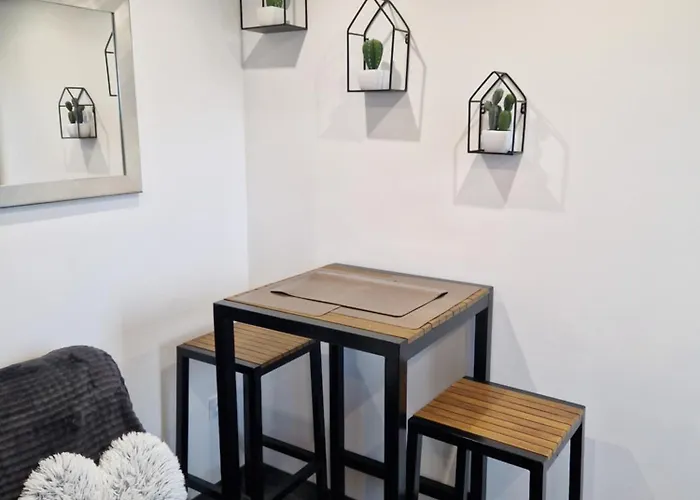 Appartement à 200m De La Avec Parking Gratuit Et Terrasse