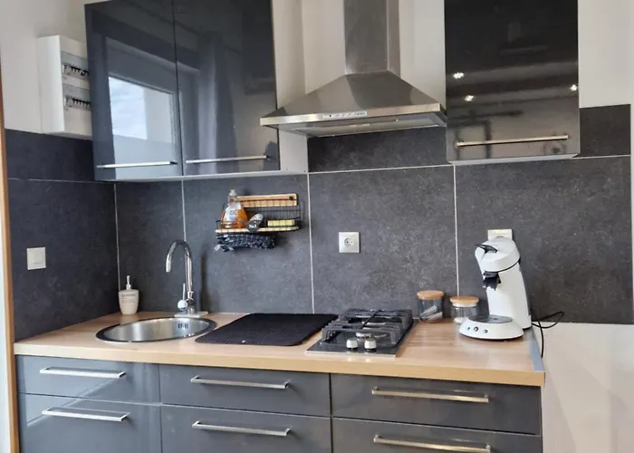 Appartement à 200m De La Avec Parking Gratuit Et Terrasse *